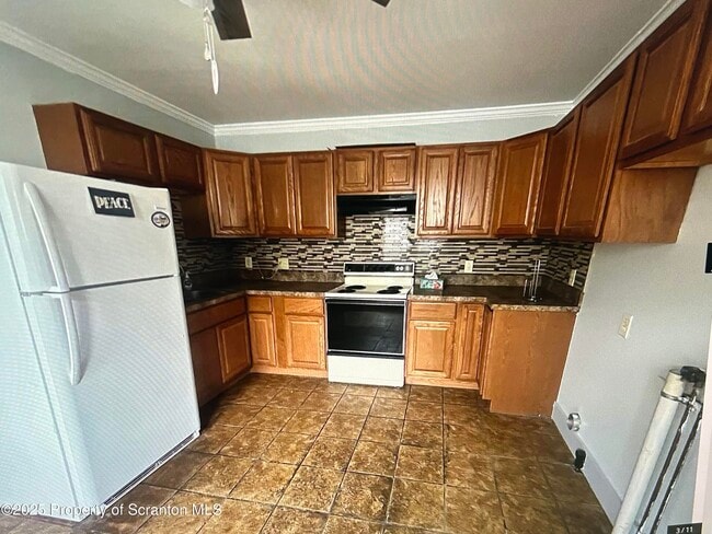 Building Photo - 504 Storrs St