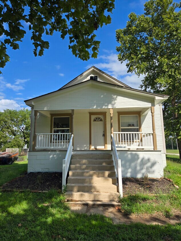 Primary Photo - 123 King St