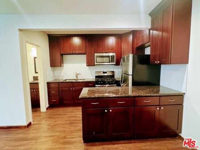 Building Photo - 137 Crescent Dr