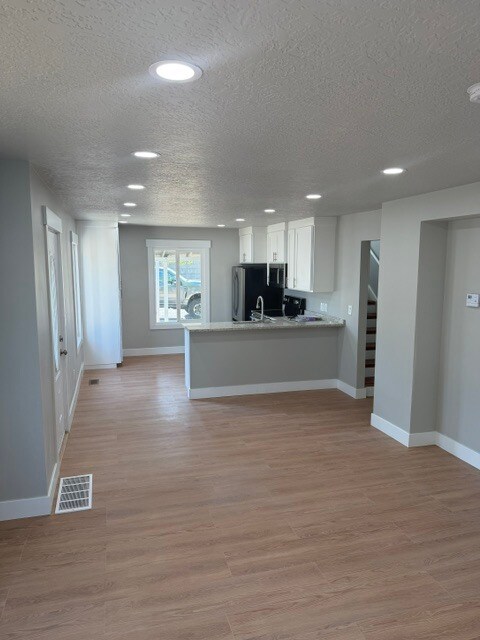 Building Photo - 346 Carson