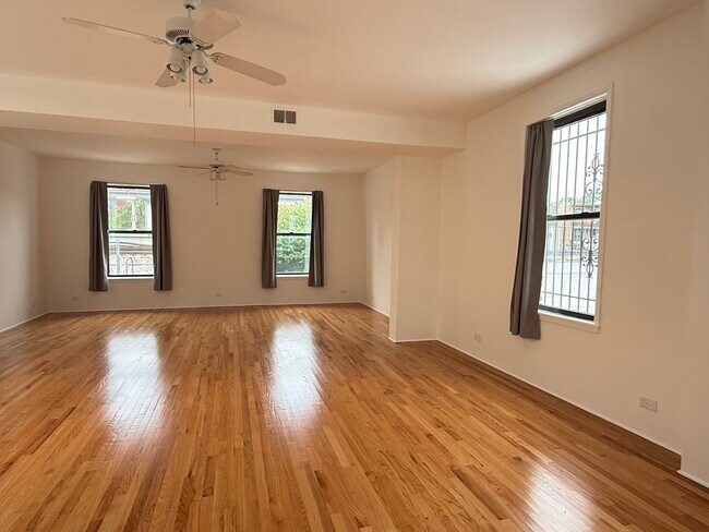 Foto del edificio - 1524 W Jarvis Ave