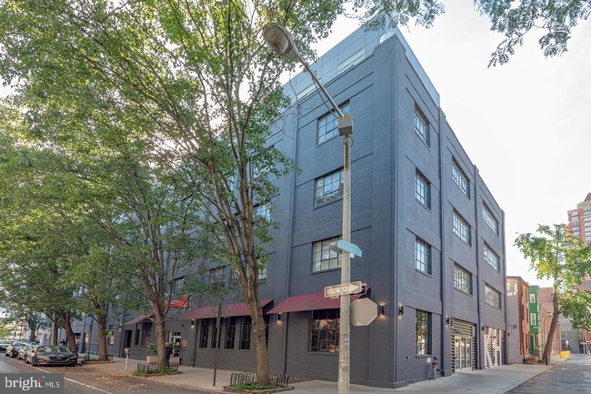 Building Photo - 412 S 13th St