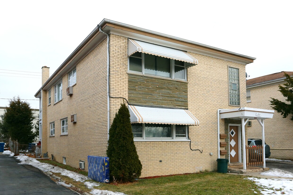 319 S Hale St, Addison, IL 60101 Apartments at 319 S Hale St Addison
