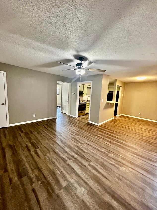 Foto principal - Glen Oaks Apartments