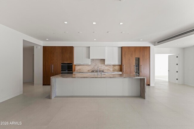 Foto del edificio - 6587 N Palmeraie Blvd