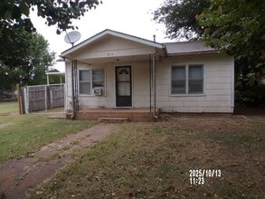 Building Photo - 311 E Nevada St