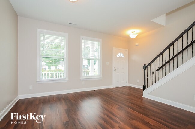 Building Photo - 121 Wintergreen Ct