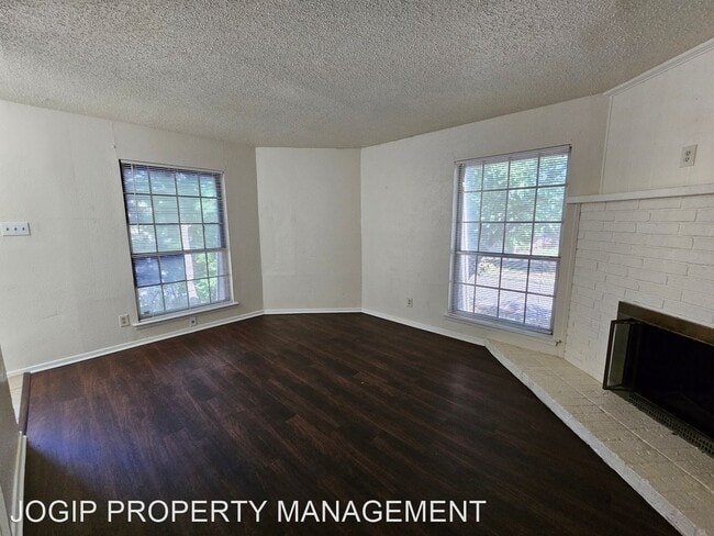 Building Photo - 2 br, 1 bath House - 3100 Medina St. #3106
