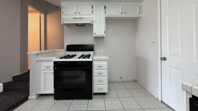 Foto del edificio - Cozy 2 Bedroom 2.5 Bathroom Townhome in Ri...