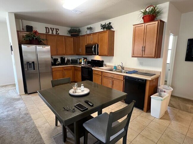 Foto del edificio - Amazing 3 Bed 2 Bath Home in West Pointe E...