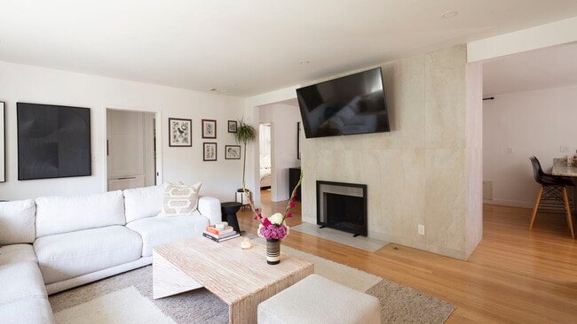 Foto del edificio - 4049 Fairway Blvd