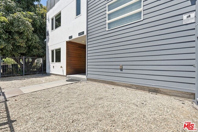 Building Photo - 6119 Fountain Ave
