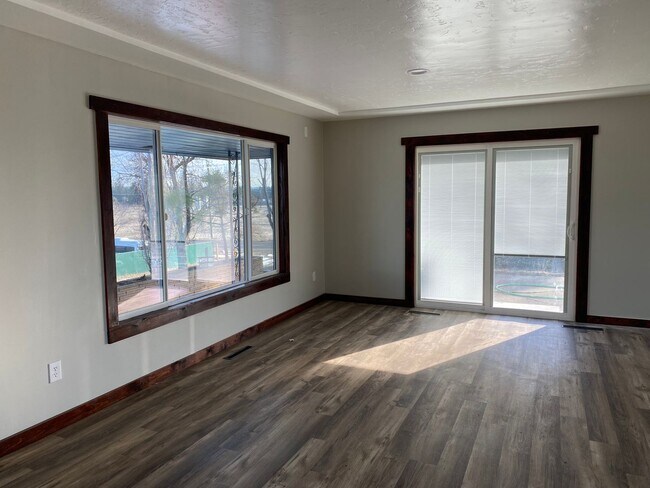Building Photo - 4 Bedroom House with Large Shop!