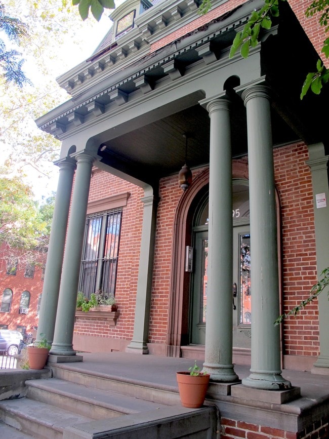 Foto del edificio - 395 Washington Ave