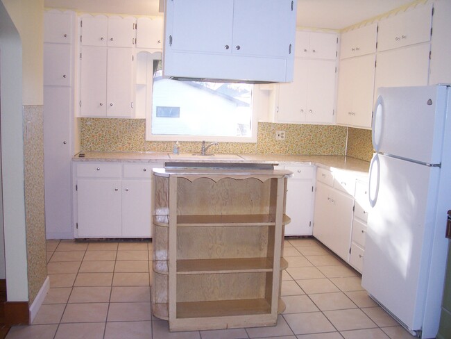 The kitchen as seen from the eating area - 850 SOUTH 17TH STREET