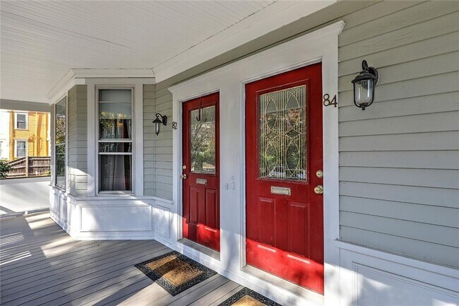 Building Photo - 84 Larch St