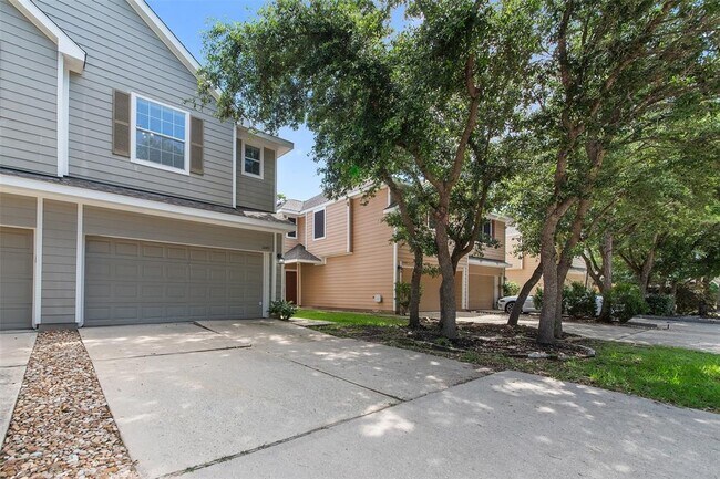Building Photo - 12471 Saratoga Woods Ln