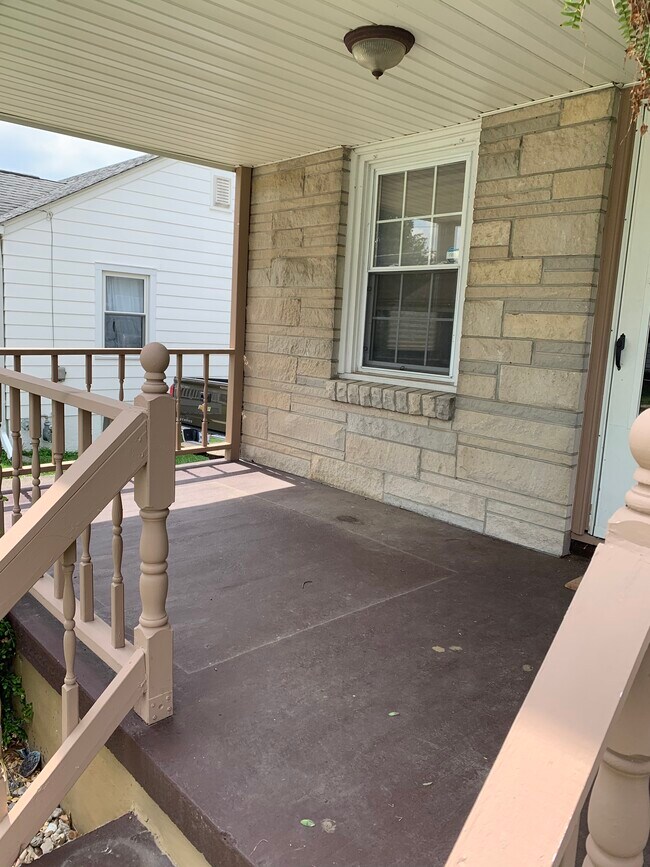 Building Photo - 308 Village Dr
