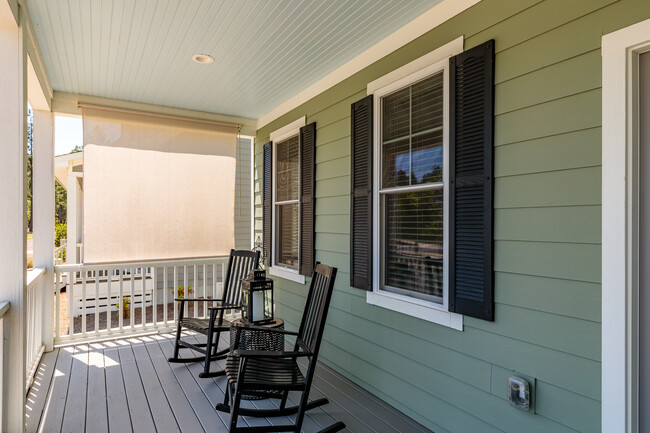 Front Porch - 150 Manning Sq
