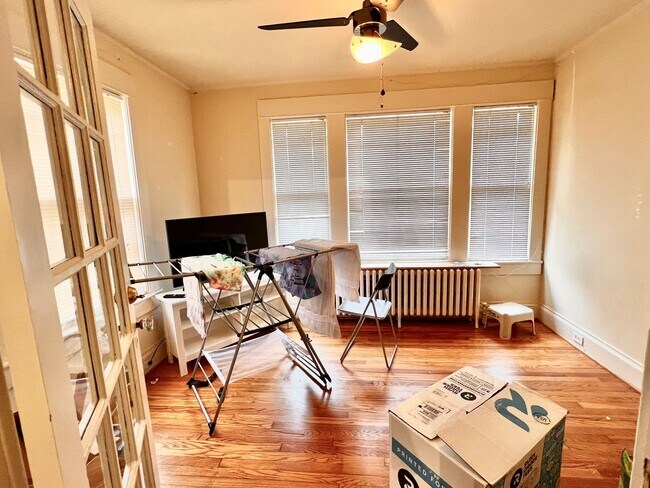 Building Photo - Charming 1920's Single family home near Scott Stadium & UVA for Rent