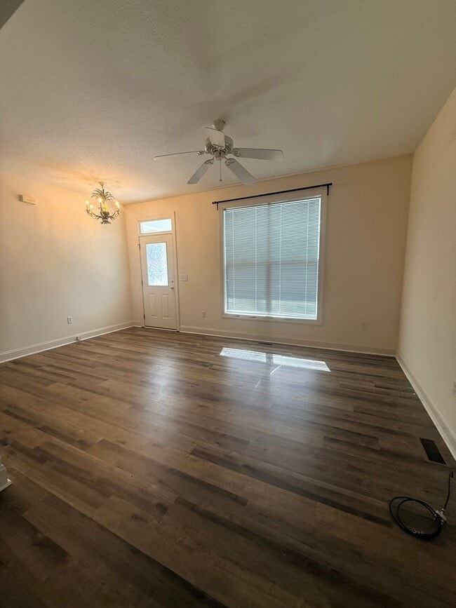 Foto del edificio - Spacious home in Flat Rock NC