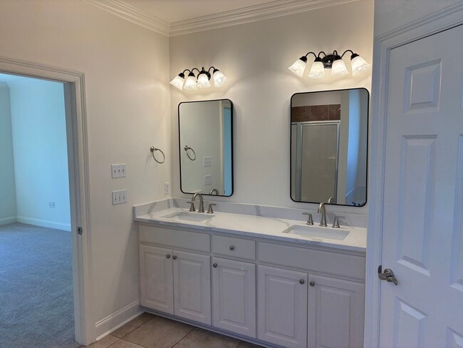 Building Photo - 7047 Sweetspire Dr