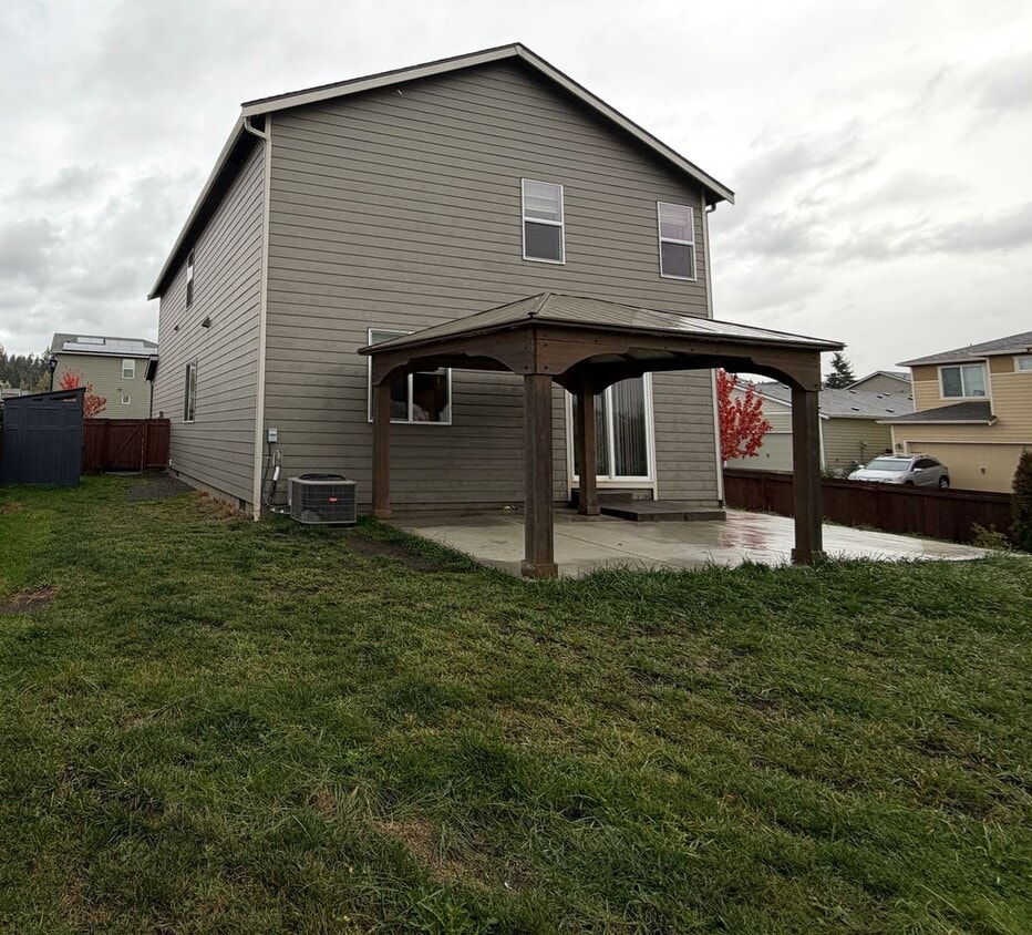 Building Photo - Lovely 5 BD | 3 BA | Loft | Main-Level Sui...