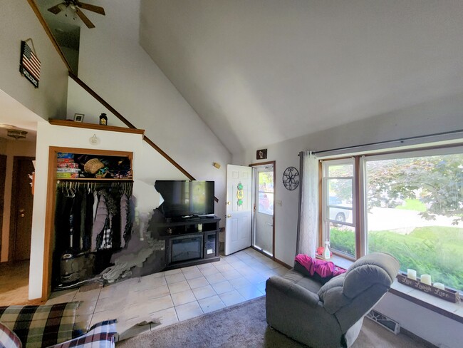 Building Photo - 7150 Ashwood Ln
