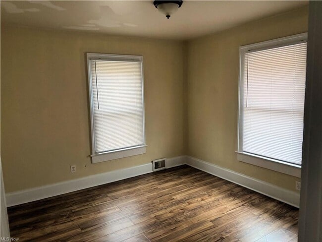 Building Photo - Charming 5-bedroom, 2-bathroom house locat...