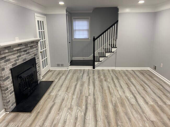 Building Photo - 5712 Linda Ln