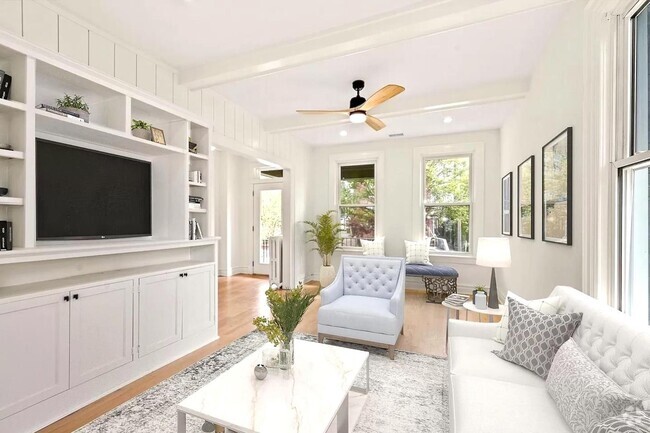 Building Photo - Charming & Spacious Row Home for Rent in V...