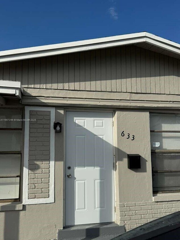 Foto principal - 633 NW 20th St