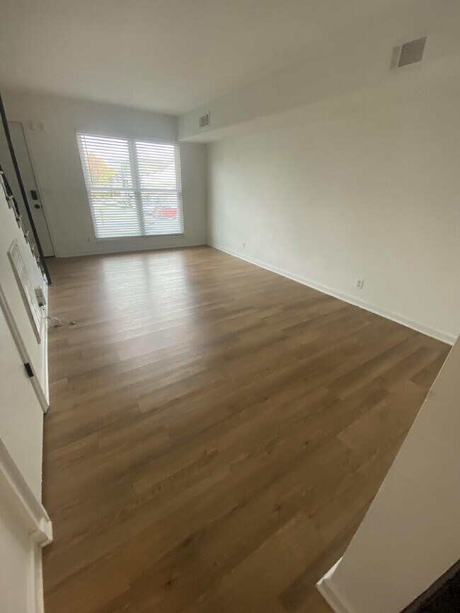 Building Photo - Charming 2 Bed, 1.5 Bath in the Heart of East Nashville