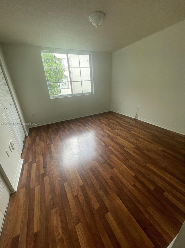 Foto del edificio - 4420 NW 107th Ave