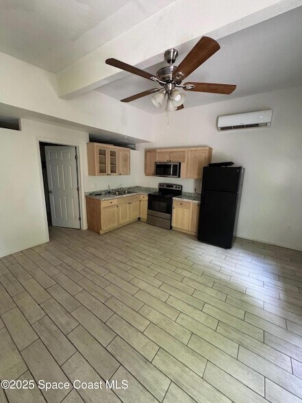 Foto del edificio - 808 Forrest Ave