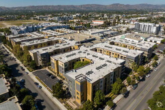 Building Photo - Reveal