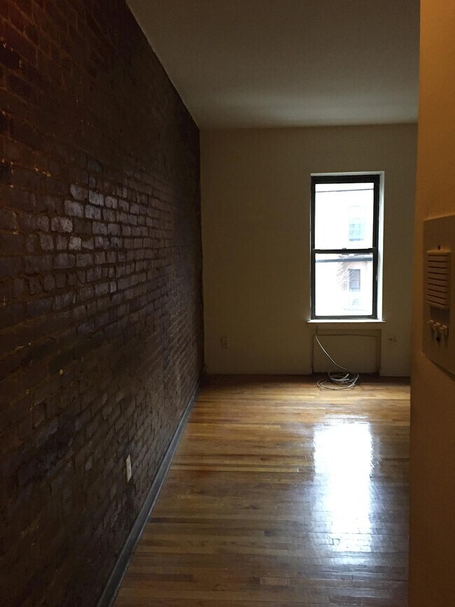 Building Photo - 48 West 82nd Street