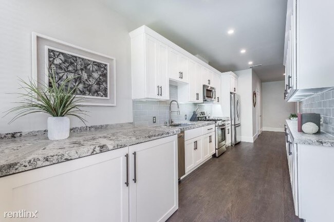 Building Photo - 2 br, 1 bath Apartment - 3501 J Street