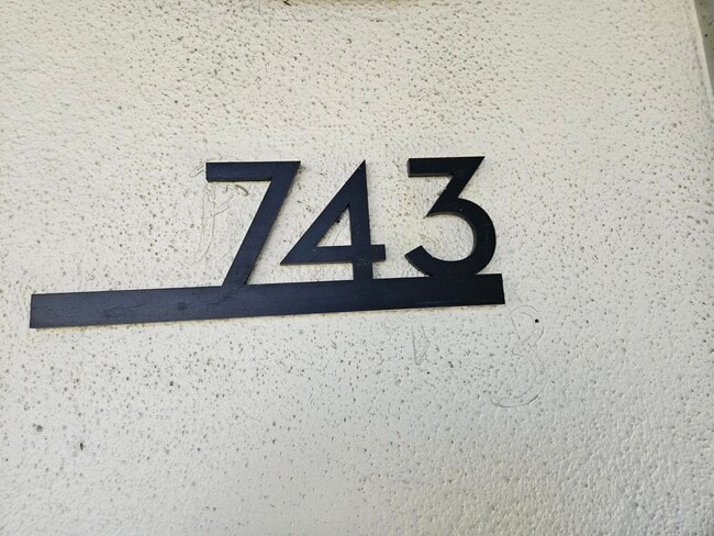 Building Photo - 743 Flanders Dr