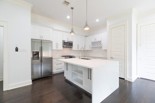 Foto del edificio - 1032 W 21st St