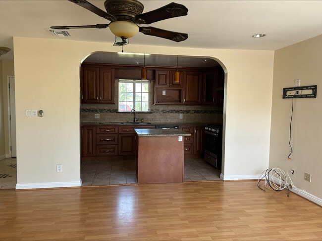 Building Photo - 8934 Callita St