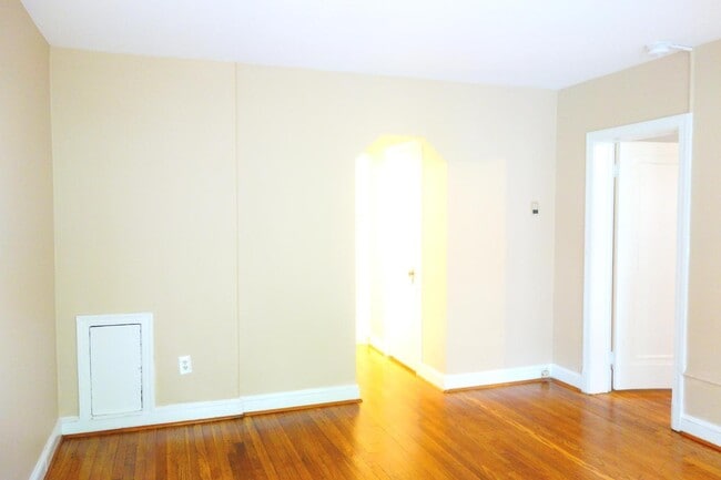 Building Photo - 8409 Greenwood Ave