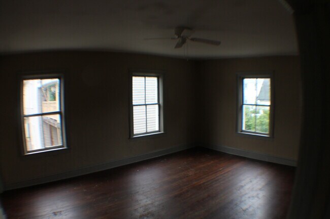 Building Photo - 112 Bleecker St