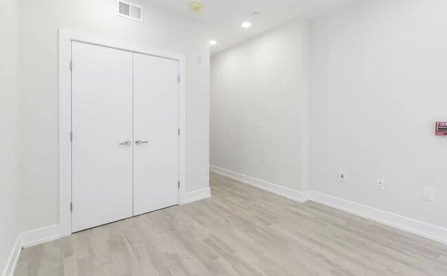 Building Photo - 2155 N Darien St