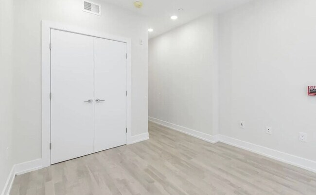 Foto del edificio - 2155 N Darien St