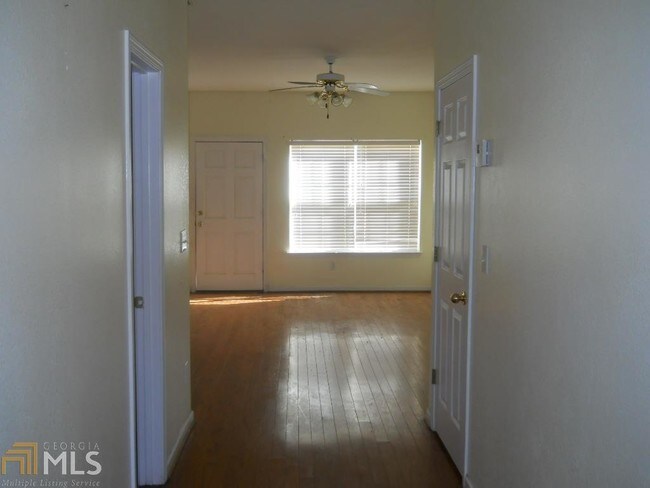 Building Photo - 257 Brookview Dr