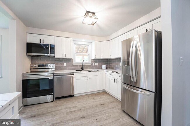 Building Photo - 5704 Broadwater Pkwy