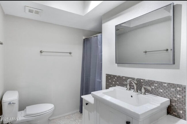 available bath - 225 N Standage