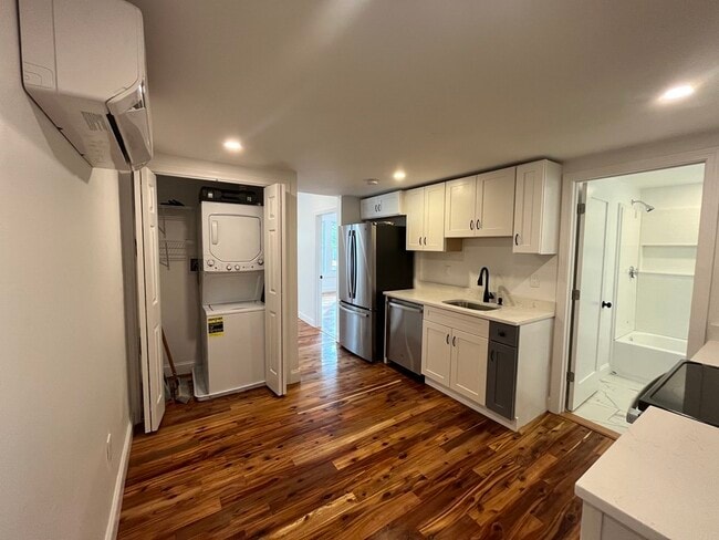 Building Photo - 155 Orange St