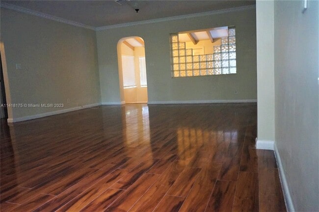 Building Photo - 1541 Plunkett St